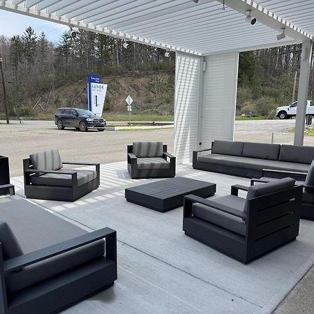 Luxor Inn & Suites, A Travelodge By Wyndham Elkins Exterior photo
