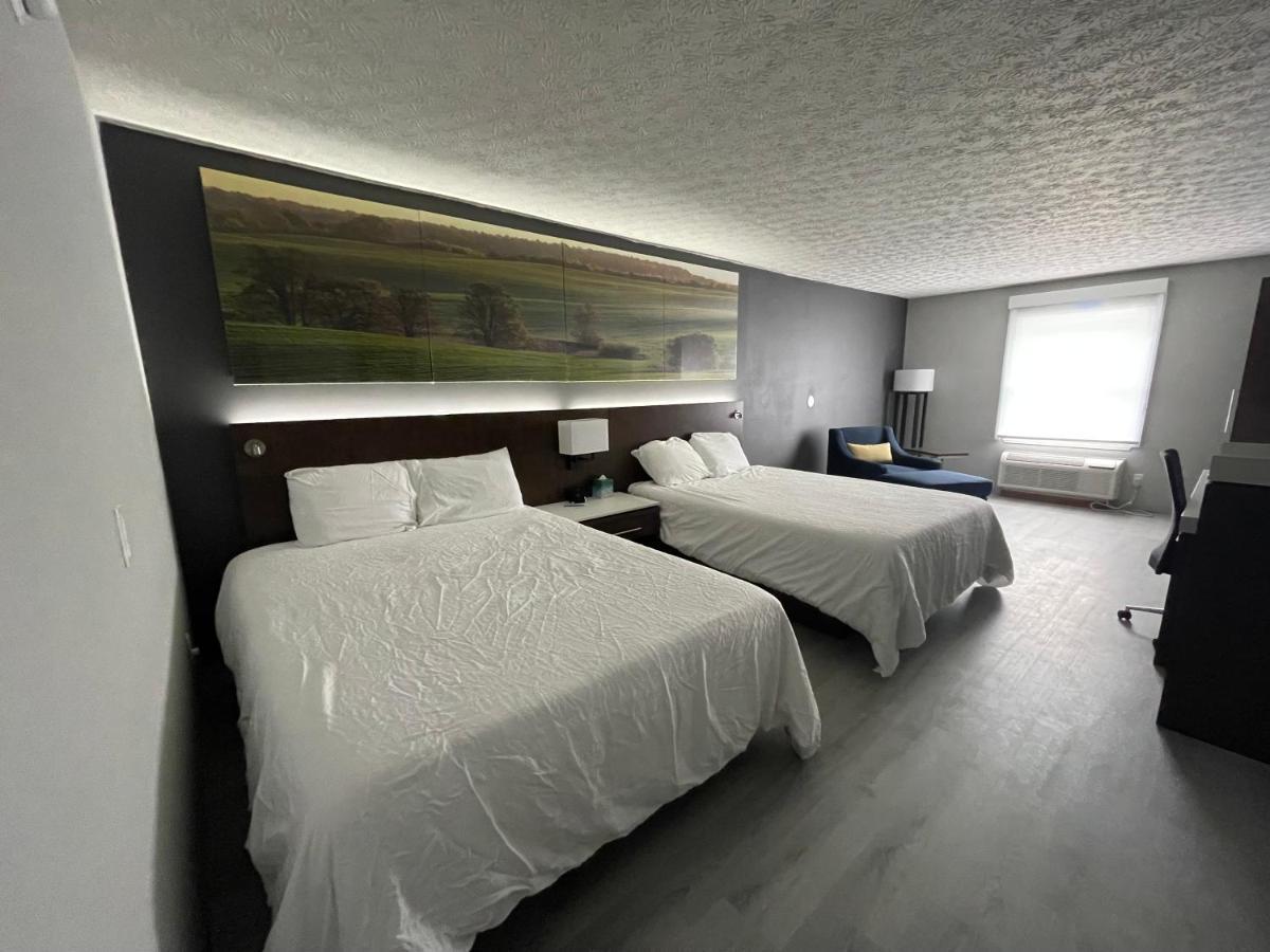 Luxor Inn & Suites, A Travelodge By Wyndham Elkins Exterior photo